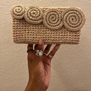 Straw Woven Clutch 🧺🌼